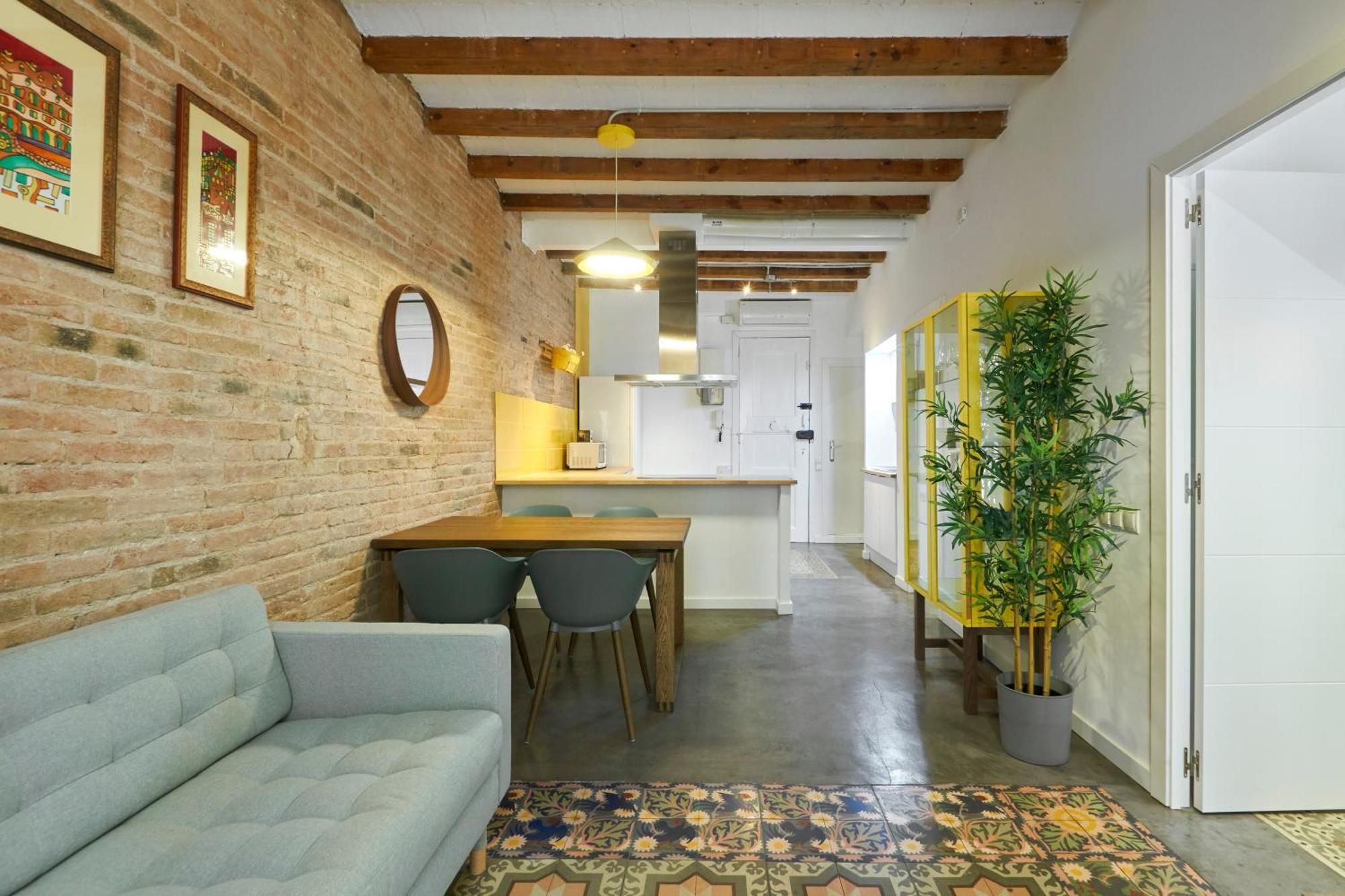 64 Apartment In A Typical Barcelona'S Old Building Exterior photo