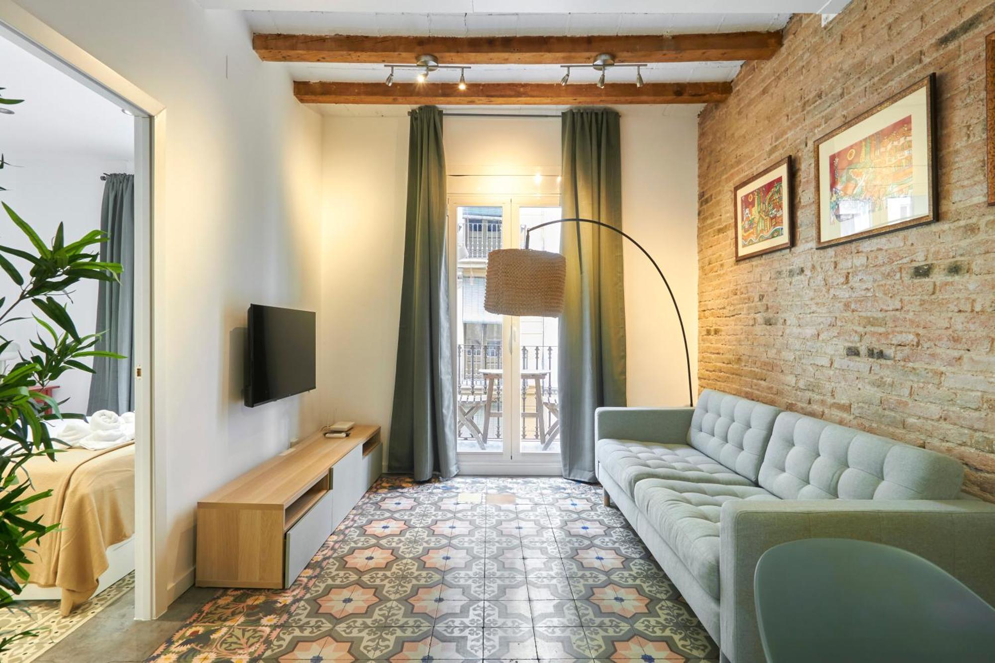 64 Apartment In A Typical Barcelona'S Old Building Exterior photo