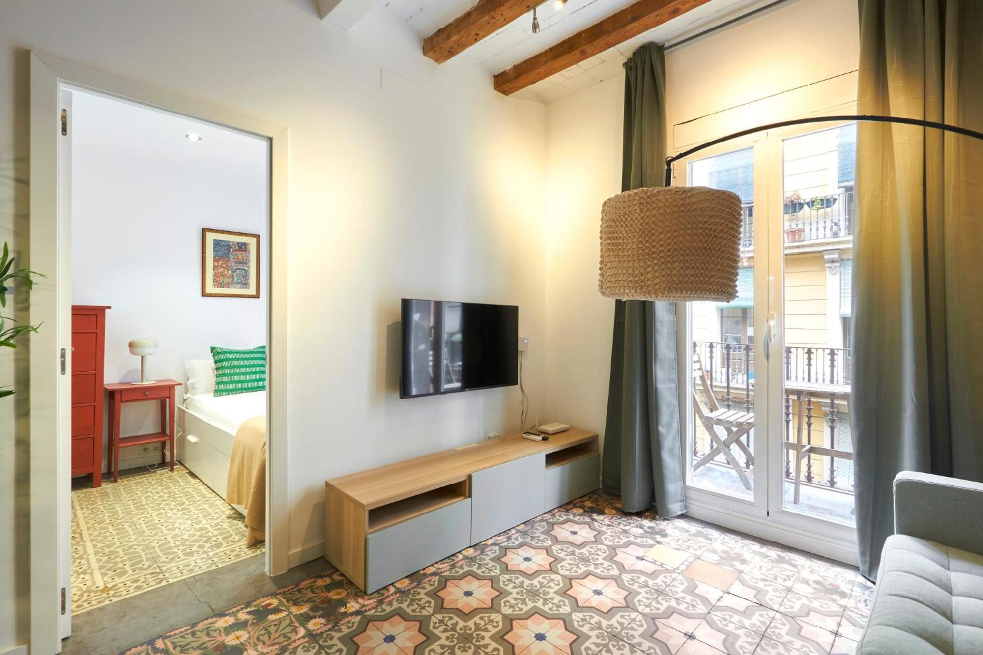 64 Apartment In A Typical Barcelona'S Old Building Exterior photo