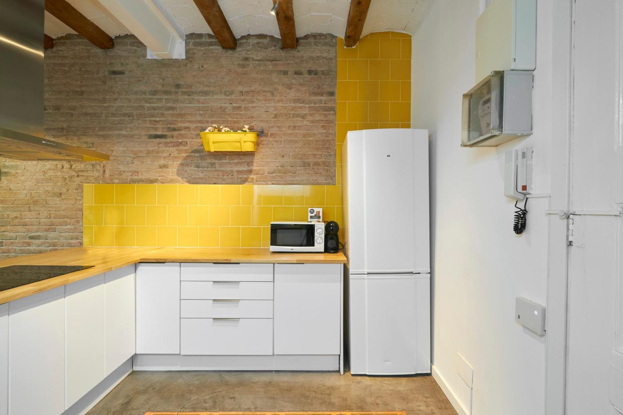 64 Apartment In A Typical Barcelona'S Old Building Exterior photo